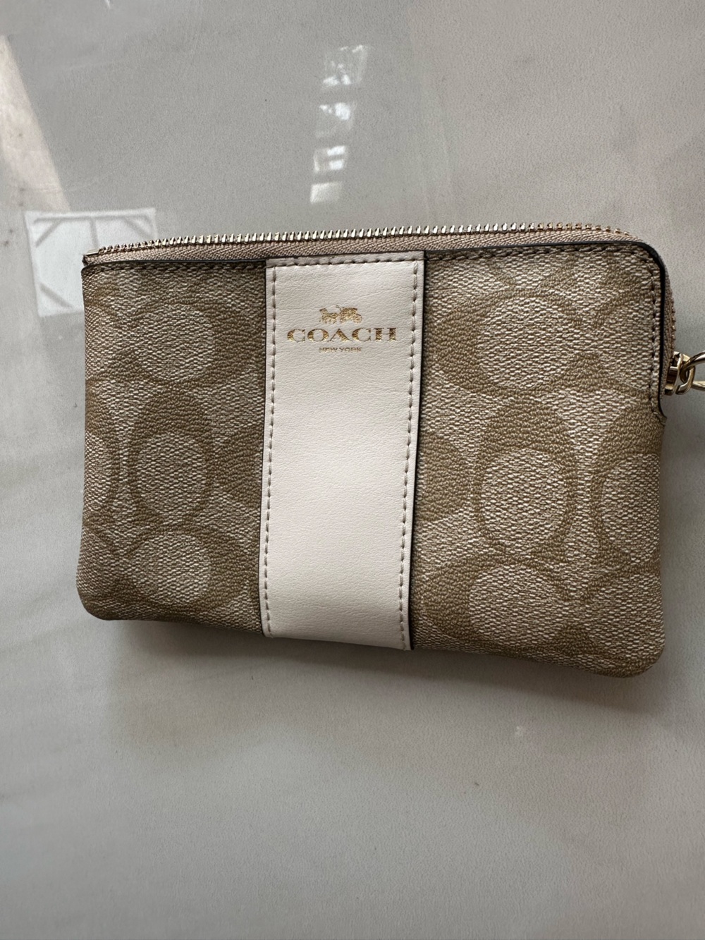 Coach Signature Corner Zip Wristlet in Light Khaki/Chalk